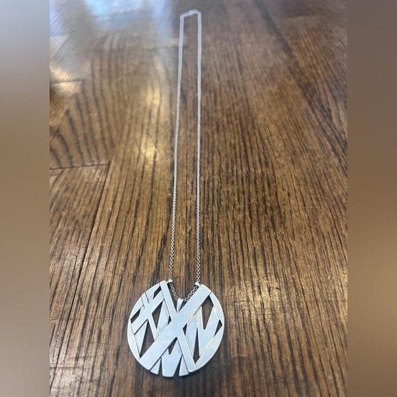 Tiffany&Co Atlas® round pendant in sterling silver - Picture 5 of 8